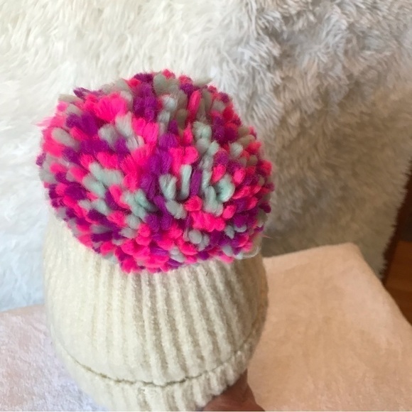 CAPELLI knitted winter hat toque with extra large pom pom.  Women’s size M/L. - Picture 3 of 5